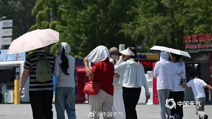 局地40℃以上！出门穿什么颜色衣服更凉快？(图3)