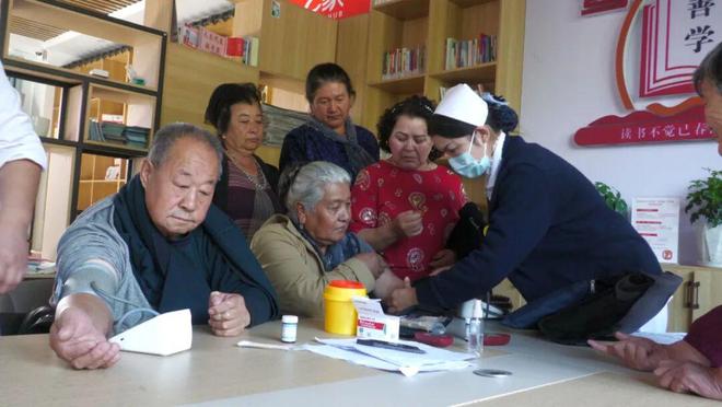 巩留县总医院第八分院开展糖尿病专题讲座义诊活动(图4)