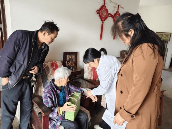 泉塘社区开展重阳节老年人健康知识宣讲活动(图2)