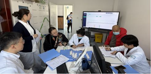 乐虎糖尿病日无痛控糖新时代来了！西海岸新区中心医院这场义诊让糖友告别“指尖刺痛”(图2)
