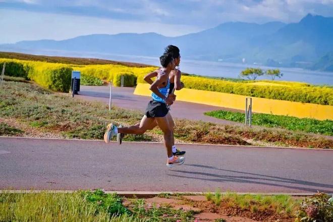 观赛守礼奔跑有礼2025云南白药玉溪抚仙湖半程马拉松参赛倡议(图2)