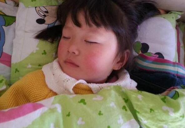 冬天睡觉孩子穿得厚的危害远远比孩子着凉大却少有父母知道(图4)
