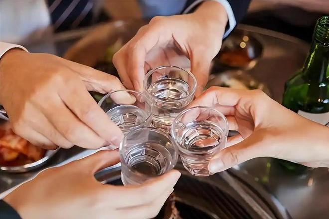 喝酒又火了？专家研究发现：糖尿病患者在喝酒时需要多注意5点(图1)