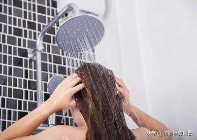 为什么冬天洗澡不能太“勤”？洗太勤皮肤喊救命这些隐患超坑人(图2)