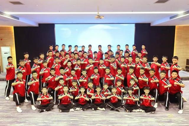 乐虎国际股份有限公司京徽同频！塔沟学子精细打磨冲刺总台春晚(图2)