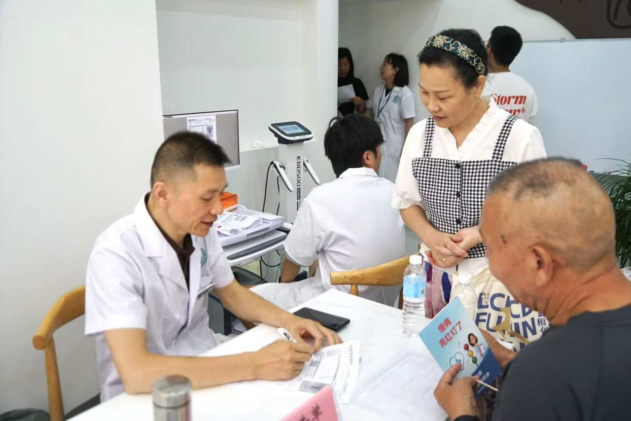 温州鹿城：礼堂变“学堂”健康送到“家”(图2)