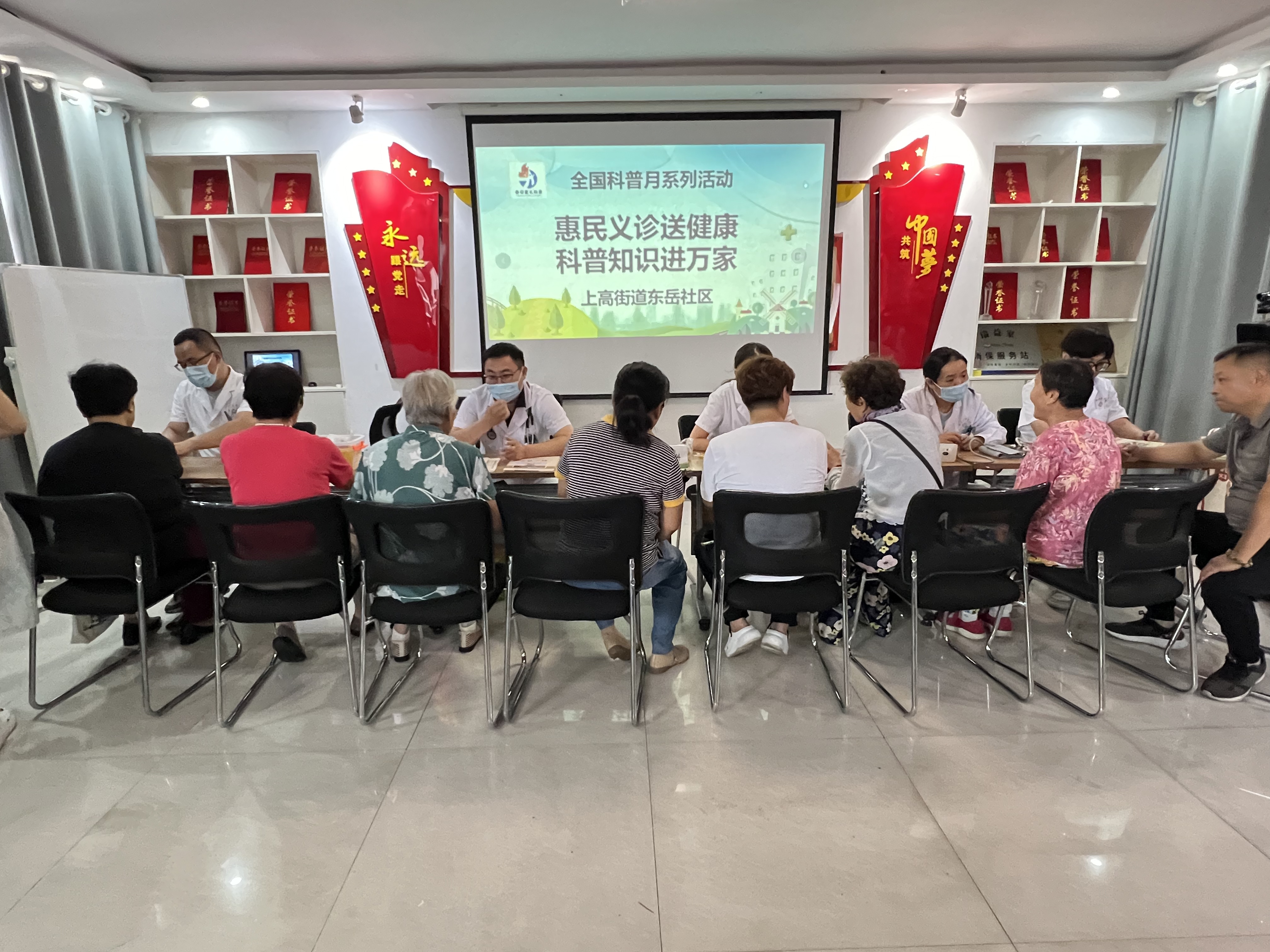 乐虎88国际“首善”之文明润心︱八一拥军义诊行健康关怀进社区——泰山区上高街道东岳社区开展庆八一惠民义诊活动(图3)